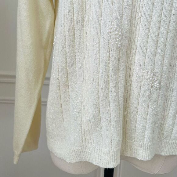 Vintage Alfred Dunner Petite Ivory Mock Neck Knit Top Beaded Leaves Subtle Green - Picture 3 of 8